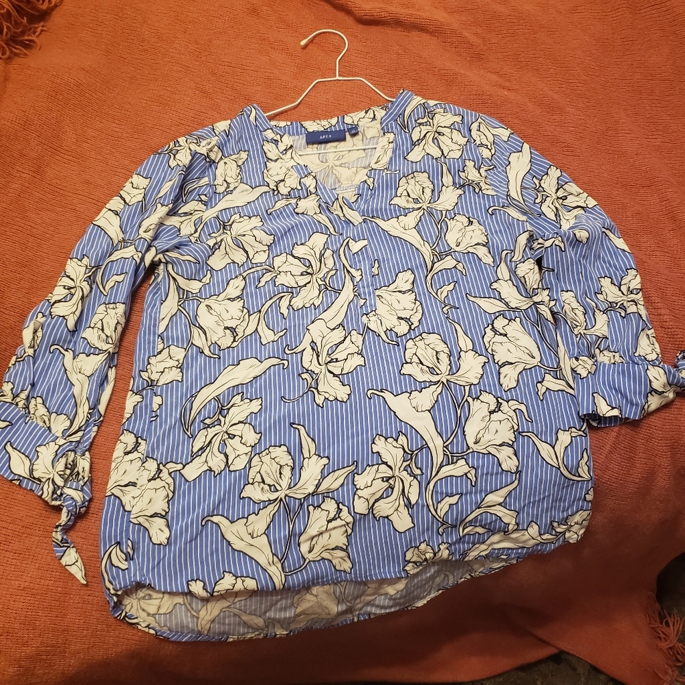 3/4 sleeved button up shirt